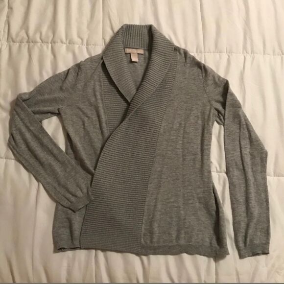 Banana Republic Women’s Gray Buttonless Cardigan Petite - Picture 4 of 9